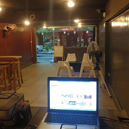 בנגקוק Wacky Fun Party Hostel מראה חיצוני תמונה
