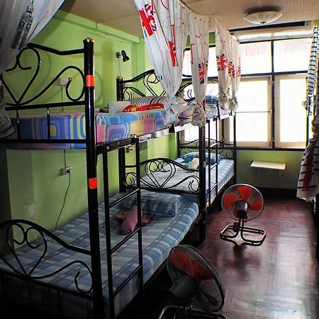 בנגקוק Wacky Fun Party Hostel מראה חיצוני תמונה