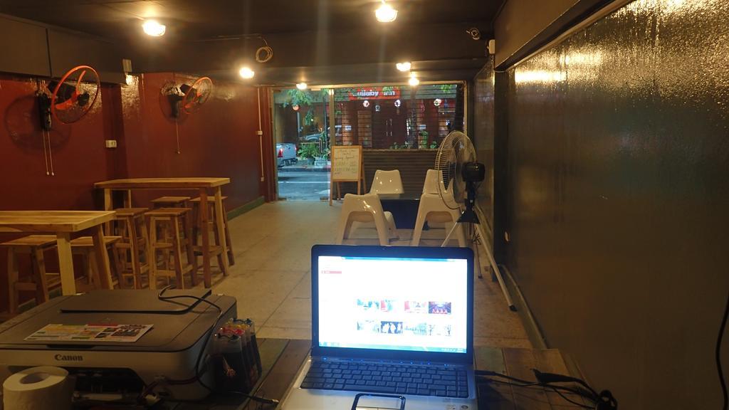 בנגקוק Wacky Fun Party Hostel מראה חיצוני תמונה